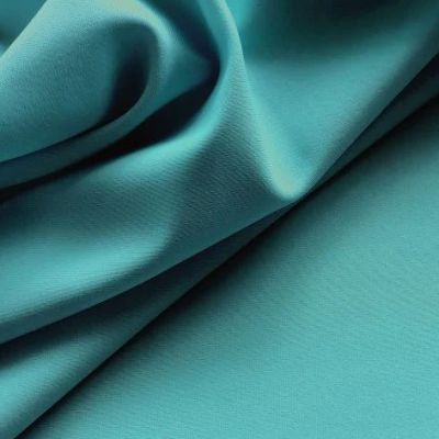 Kód: 38513 Matt két irányba elasztikus lycra 190 grm2. 100 százalékosan újrahasznosított ECONYL ® poliamid nylon szálból készült,  bizonyítottan kétszer jobban ellenáll a klórnak, barnító krémeknek, olajoknak mint a hasonló szövetek. LYCRA Xtra Life ™ hosszú élettratamú.